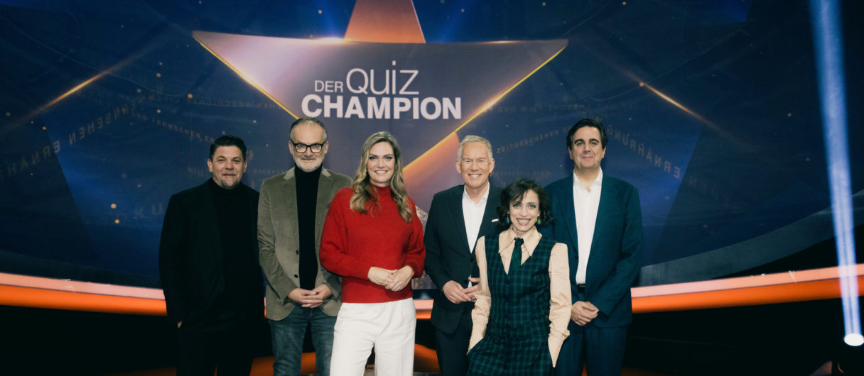 Von links: Tim Mälzer, Frank Plasberg, Julia Scharf, Johannes B. Kerner, Anna Thalbach, Bastian Pastewka © ZDF/Thomas Kierok